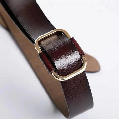 大衣与西装的叠穿法则：腰带点睛，时髦又保暖